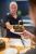 Bij Yan catering medewerker
