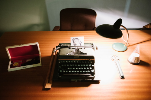 Typemachine op tafel
