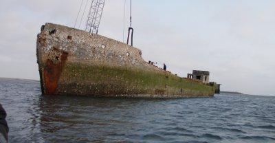 Transport betonnen schip Le Serpent gaat voorspoedig