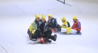 Bijzondere groepen in de sneeuw bij Skidôme