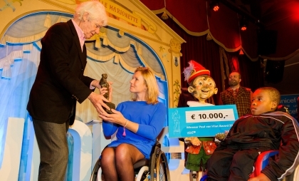 Esther Vergeer Foundation ontvangt Paul van Vliet Award in de Efteling