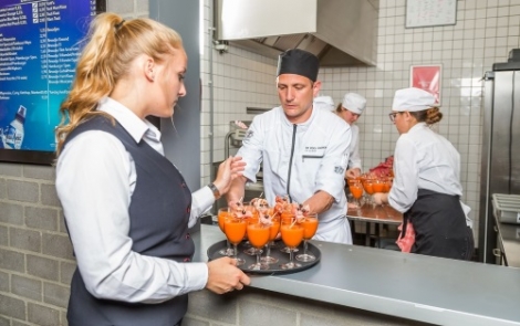 De Rooi Pannen en Officieel Netwerk Catering slaan de handen ineen   