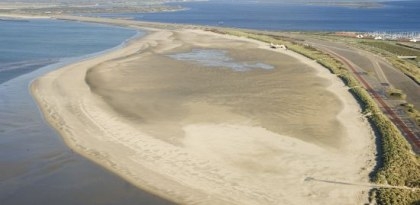 Overheid en bedrijfsleven halen windsurftop naar Brouwersdam