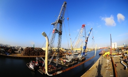 Bijzonder transport in Oostelijke insteekhaven van Moerdijk