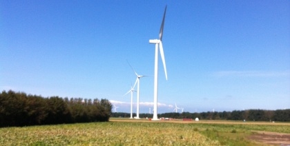 Eerste windmolens leveren stroom in Flevoland