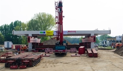 Mammoet plaatst 1500 ton tunnelmoot in Didam